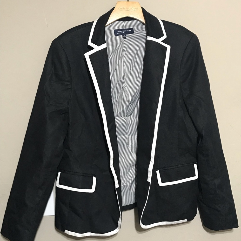 Jones New York Black with White blazer size 16